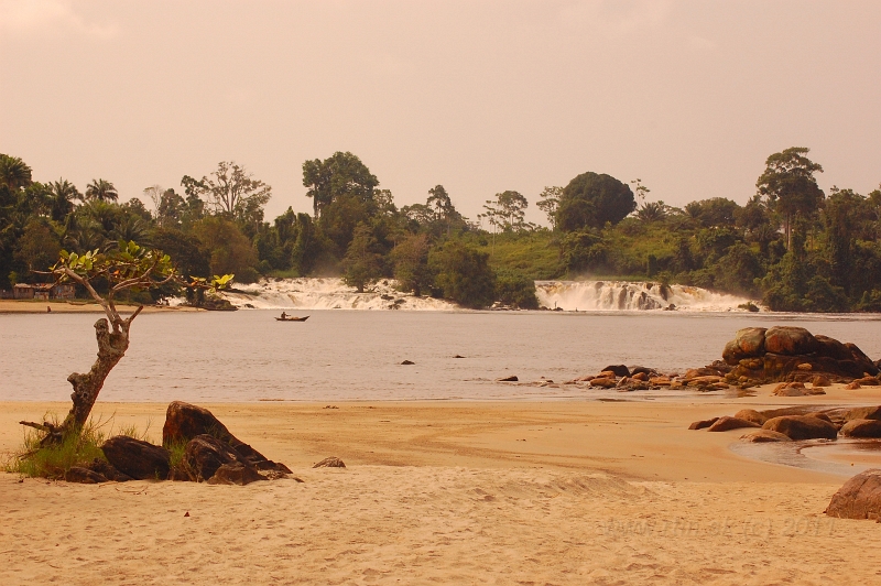 DSC_0586.JPG - waterfalls near Kribi