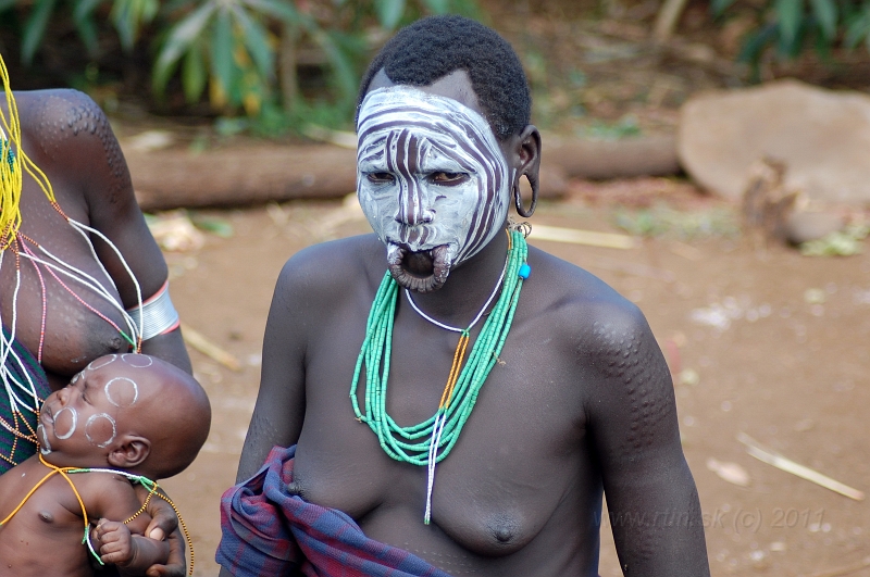 DSC_3078.JPG - Surma woman