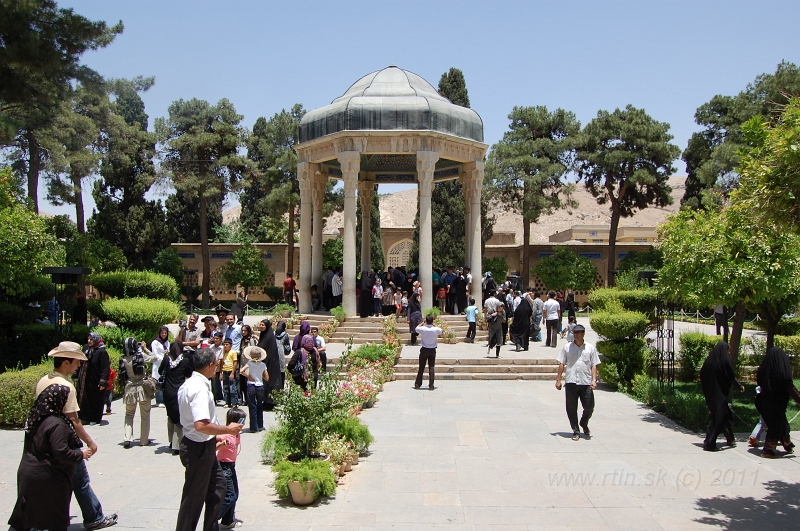 DSC_2774.JPG - Sadi's monument, Shiraz