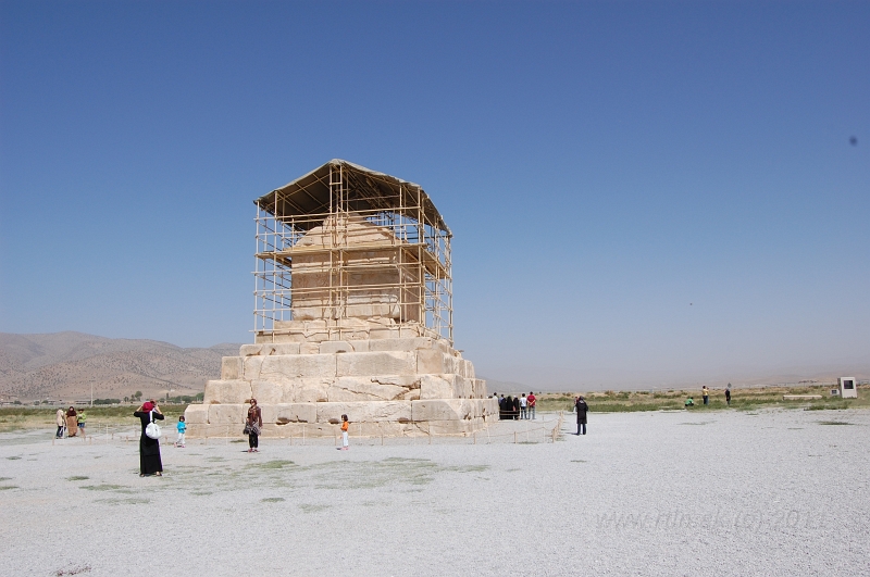 DSC_2931.JPG - Cyrus, king of Persia 559 BC–530 BC, tomb in Pasargadae