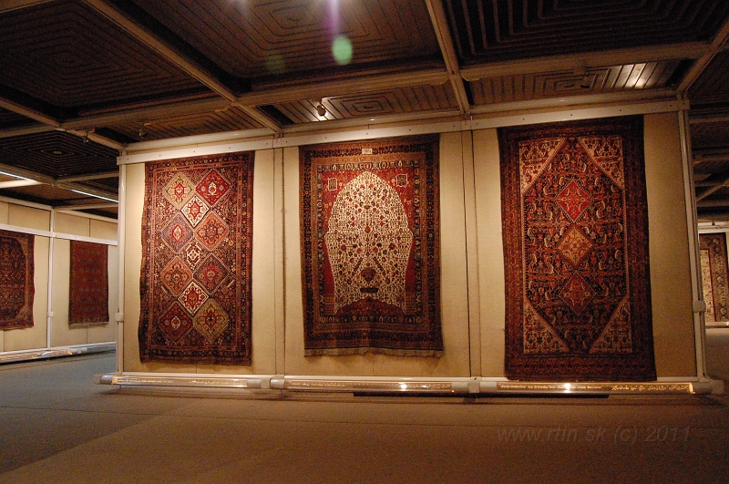 DSC_3354.JPG - Carpets in the Carpet Museum of Iran