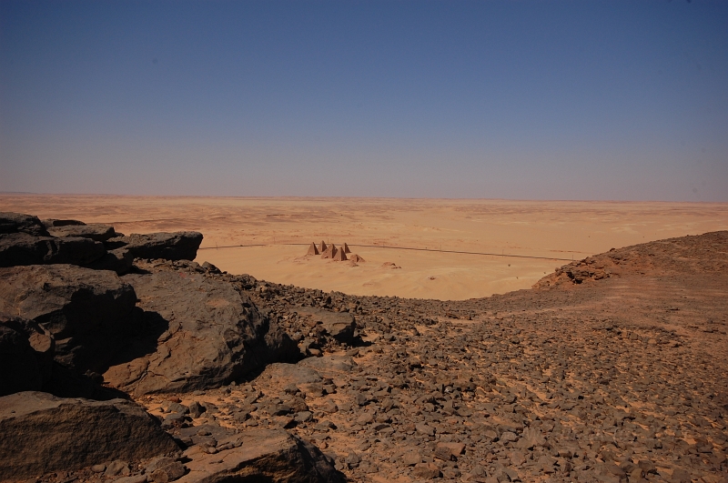 DSC_5920.JPG - on the top of Jebel Barkal