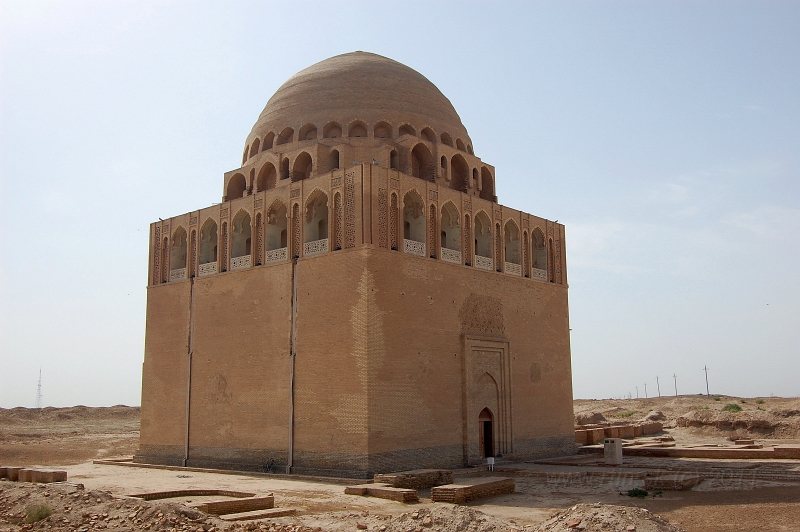 DSC_2316.JPG - Sultan Sanjar mausoleum, 12th century
