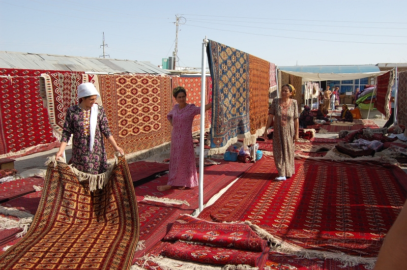 DSC_2479.JPG - Rugs on the local market