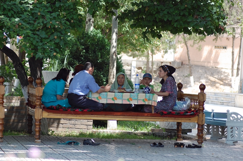 DSC_1706.JPG - rest on Khaftan, Samarkand